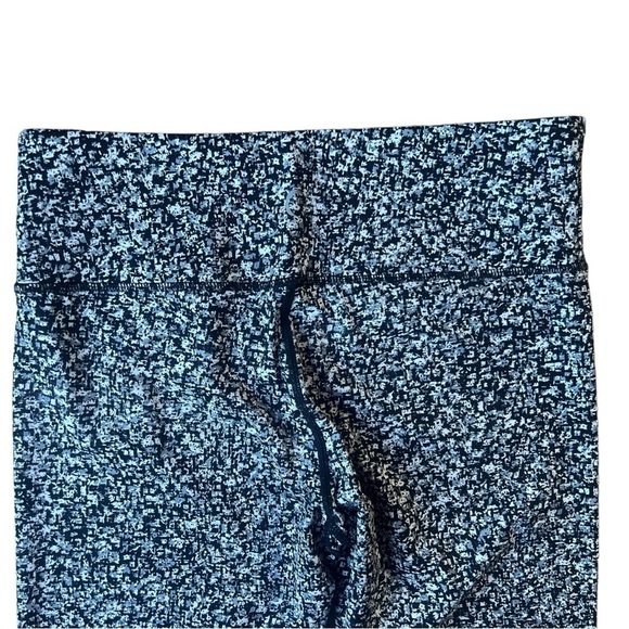 Zyia Active Women’s Soft ‘n Snug Black & White Mosaic Leggings, Size 12 - Picture 4 of 9